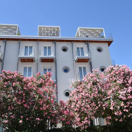 Hotel Felix Rimini Bagian luar foto