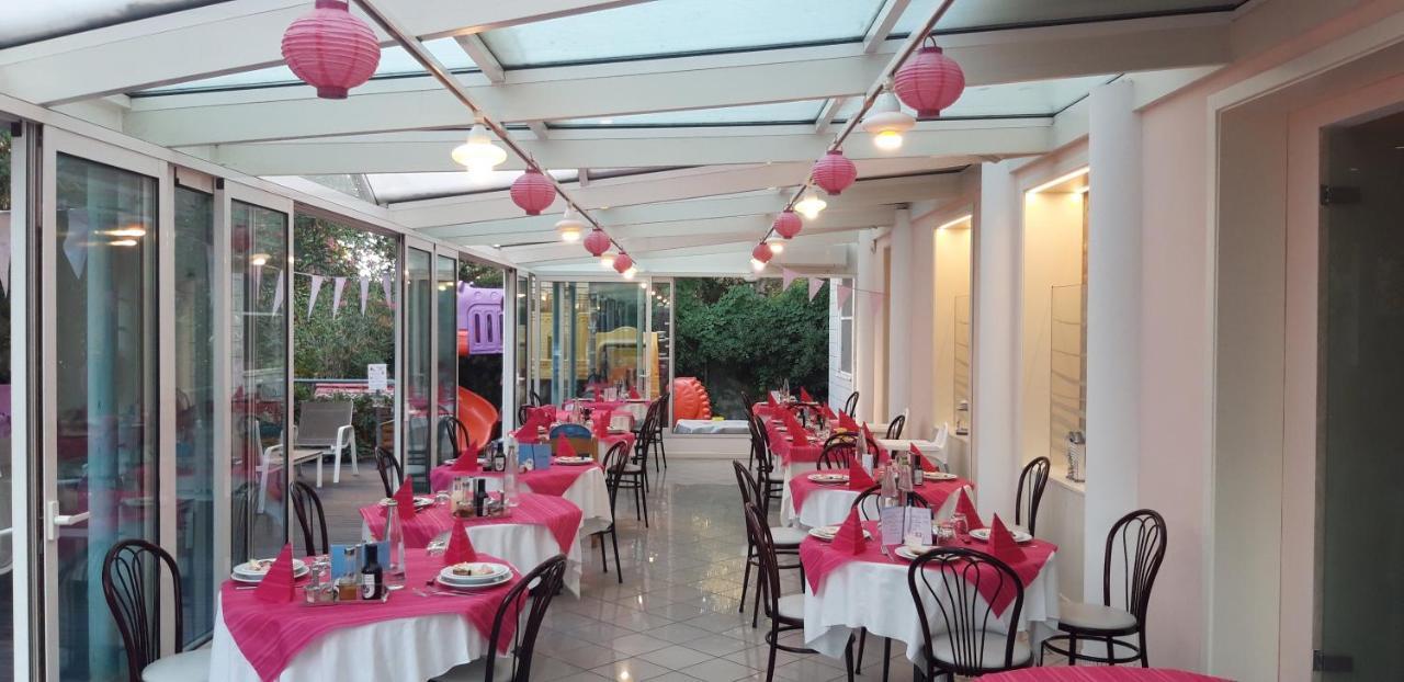 Hotel Felix Rimini Bagian luar foto