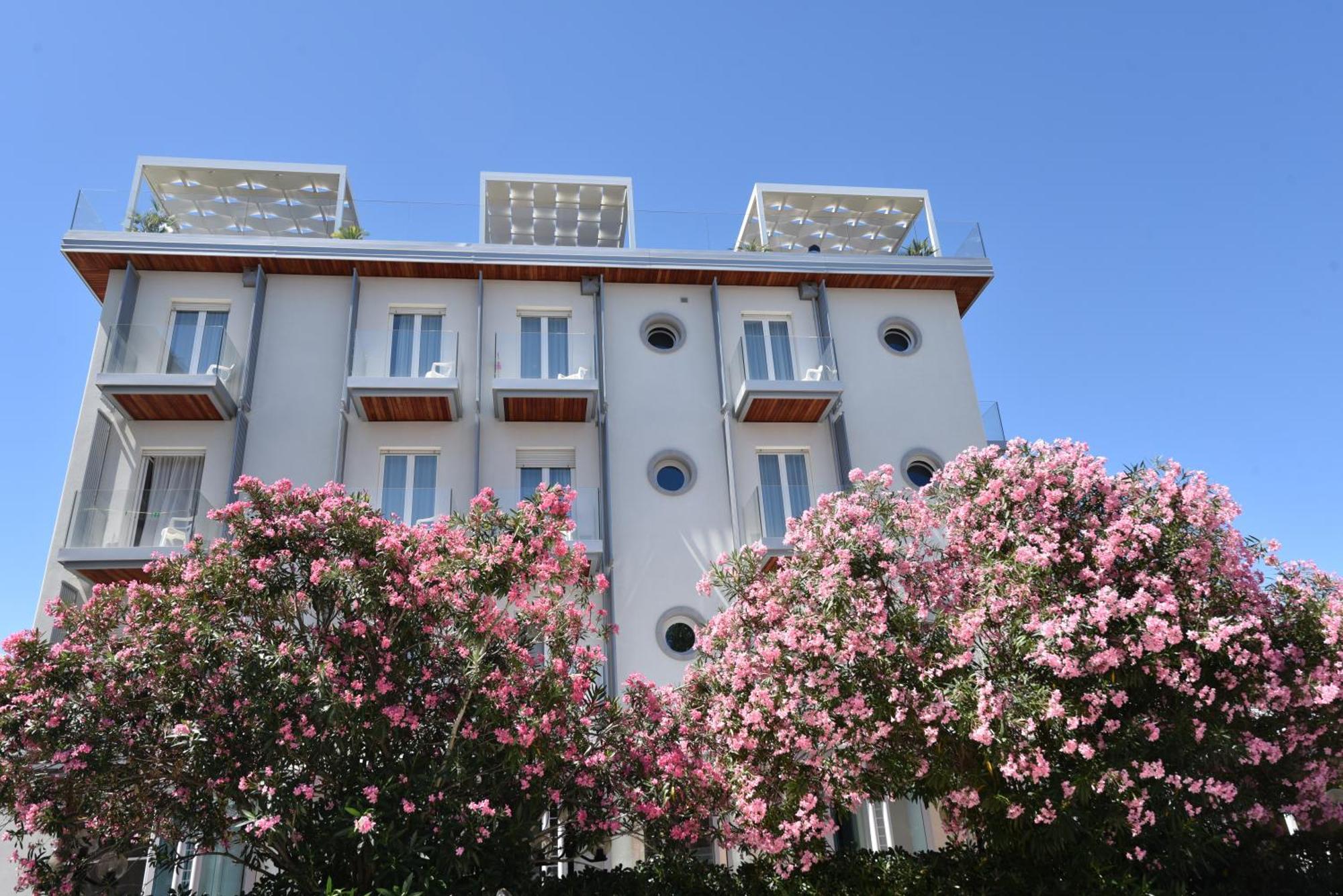 Hotel Felix Rimini Bagian luar foto