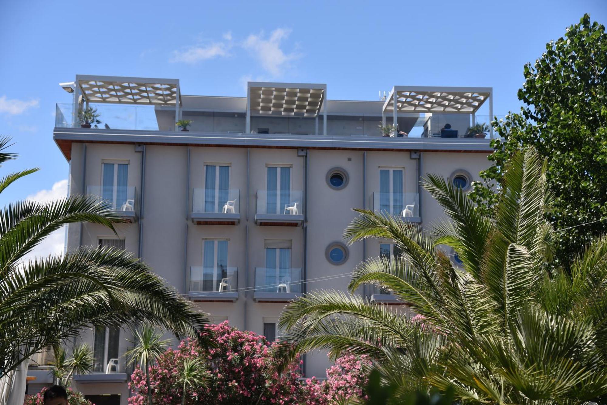 Hotel Felix Rimini Bagian luar foto