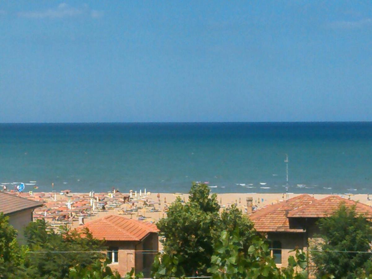 Hotel Felix Rimini Bagian luar foto