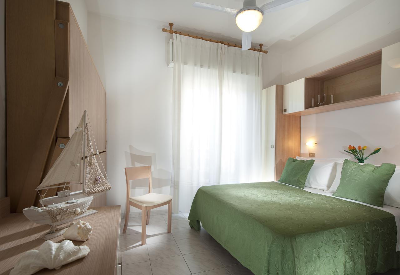 Hotel Felix Rimini Bagian luar foto