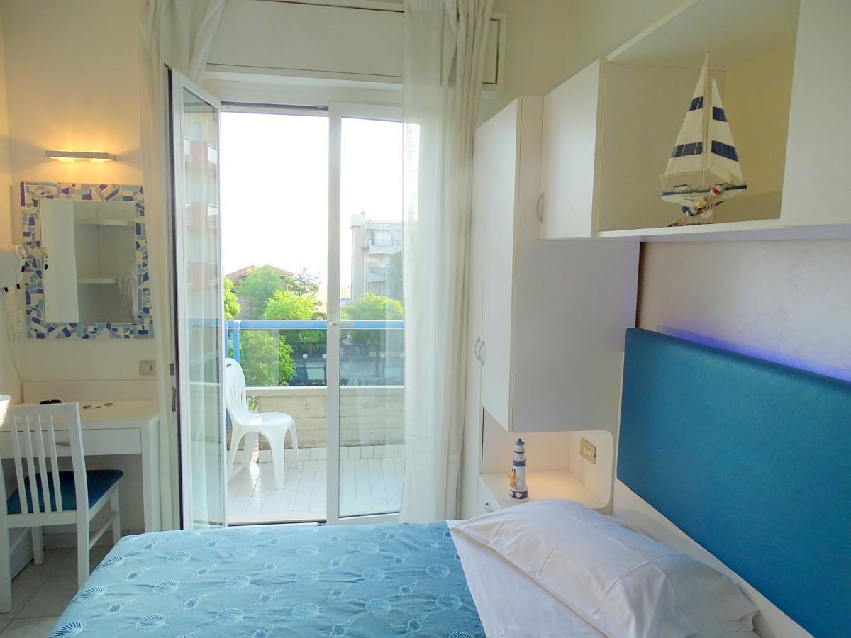 Hotel Felix Rimini Bagian luar foto